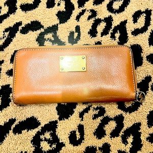 Michael Kors Jet Set Large Leather Zip Wallet